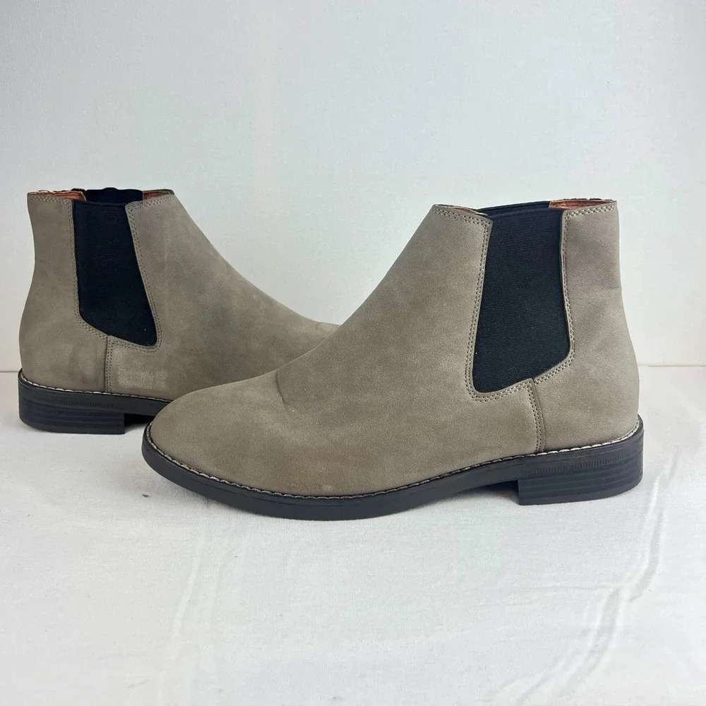 GUC Madden Chelsea Ankle Boots Elastic Gores Slip On Grey Faux Suede Mens Sz 9.5